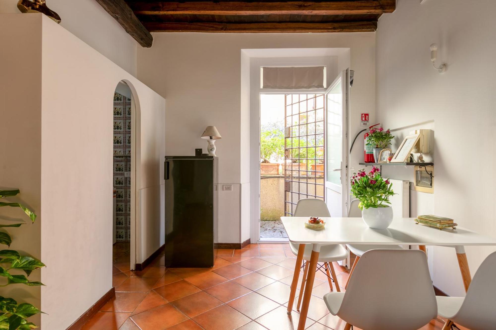 Quiet Trevi Fountain Apartment With Patio And Backyard Roma Eksteriør bilde