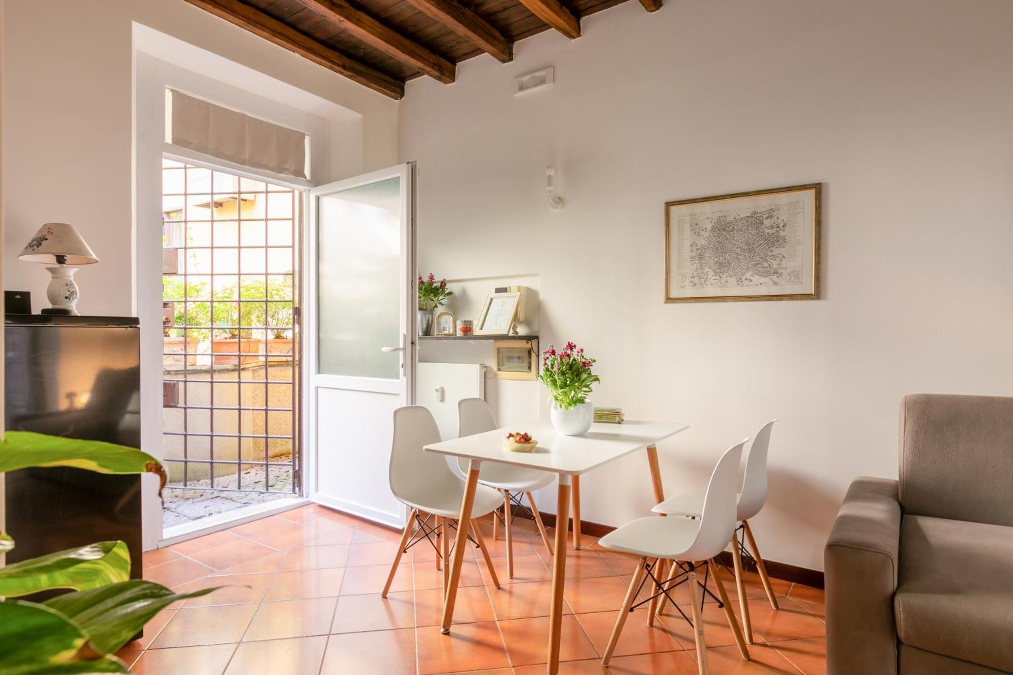 Quiet Trevi Fountain Apartment With Patio And Backyard Roma Eksteriør bilde