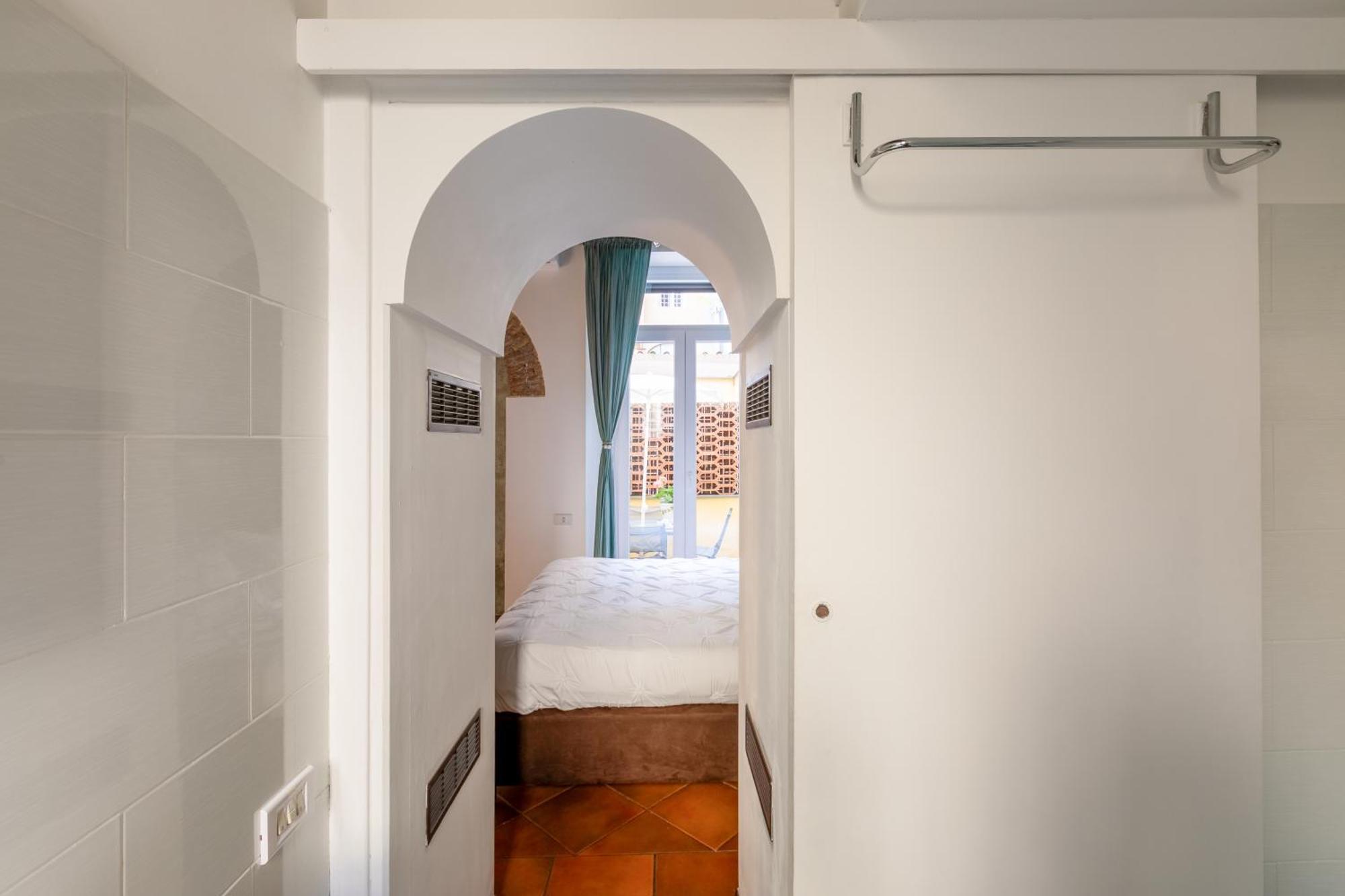 Quiet Trevi Fountain Apartment With Patio And Backyard Roma Eksteriør bilde